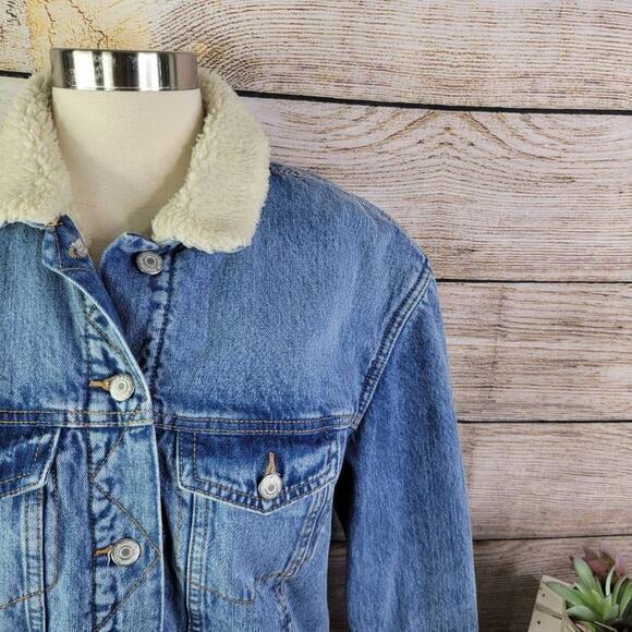 Old Navy Women's Blue Sherpa Lined Collar Button-up Denim Jacket Size Medium - Picture 2 of 8